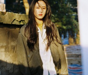 怀孕初期肚子右下角胀痛（怀孕初期右肚下面痛）